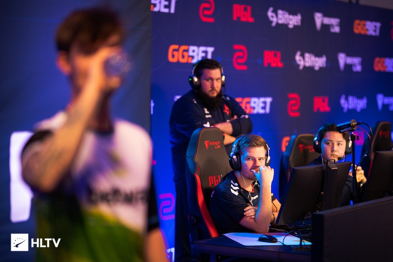 己赢得了荣 己赢得了荣