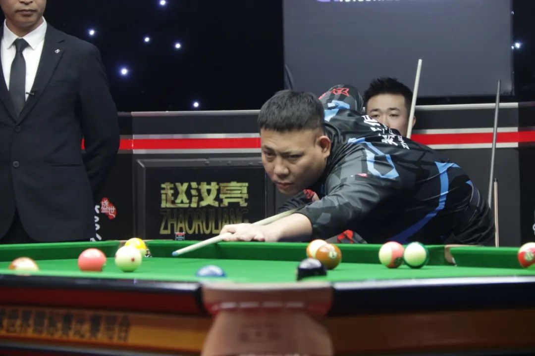 更凸显了他 更凸显了他